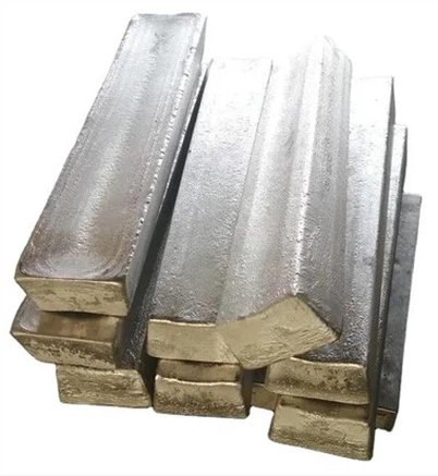 Stříbrné bílé ingoty ze slitiny hořčíku